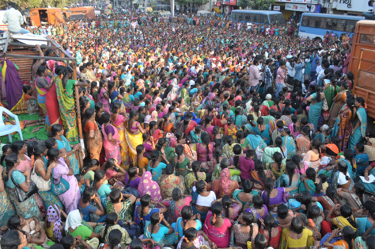 andhra-pradesh-militant-struggle-of-anganwadi-employees-peoples-democracy